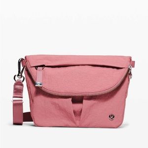Lululemon All Night Festival crossbody bag 5L LIKE NEW in Deco Pink